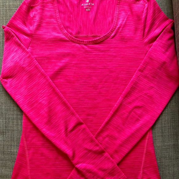 Athleta Tops - ATHLETA PINK LONG SLEEVE SCOOP-NECK WORKOUT TOP